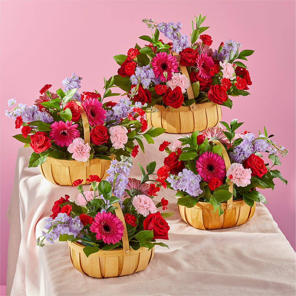 Pink Picnic Basket – DE VARS-PHILLIPS FLORISTS & ANTIQUES, Hartford CT