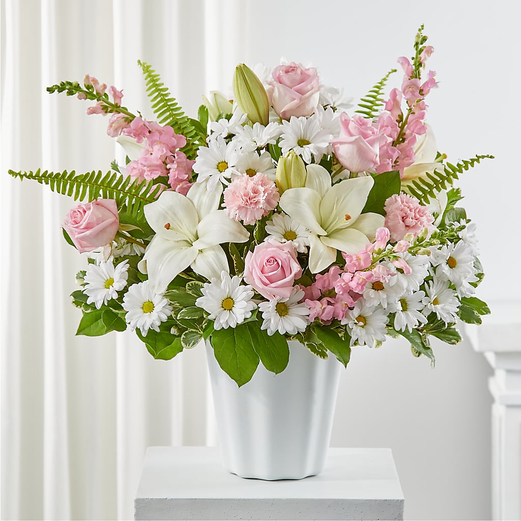 Soft Touch Tabletop Basket – DE VARS-PHILLIPS FLORISTS & ANTIQUES, Hartford CT