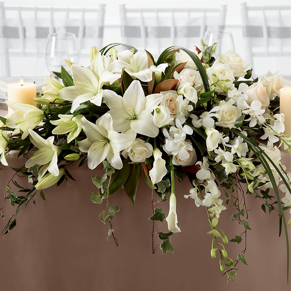 White Linen Arrangement – DE VARS-PHILLIPS FLORISTS & ANTIQUES, Hartford CT