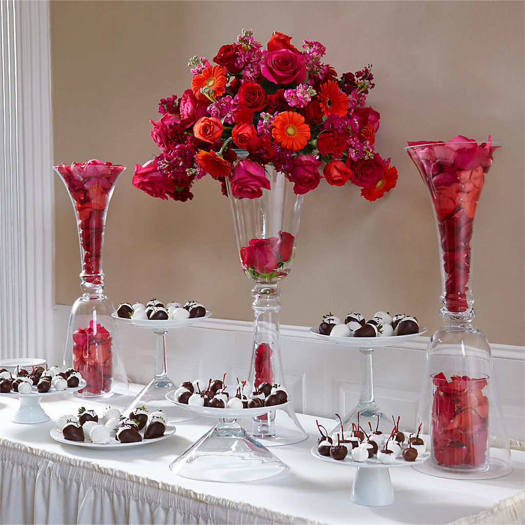 Life's Sweetness Centerpiece – DE VARS-PHILLIPS FLORISTS & ANTIQUES, Hartford CT