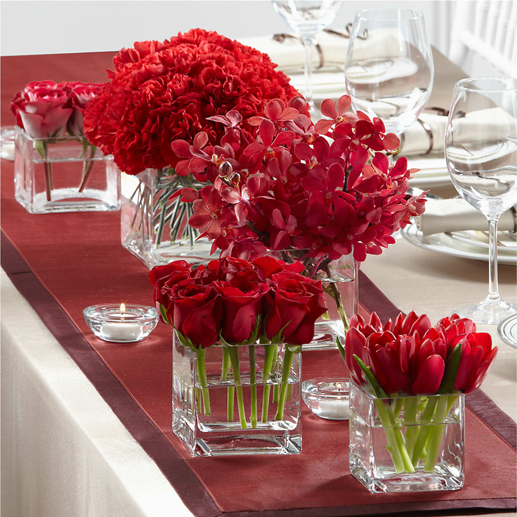 Modern Grace Centerpiece – DE VARS-PHILLIPS FLORISTS & ANTIQUES, Hartford CT