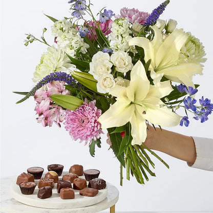 Winter Celebration Bouquet – DE VARS-PHILLIPS FLORISTS & ANTIQUES, Hartford CT
