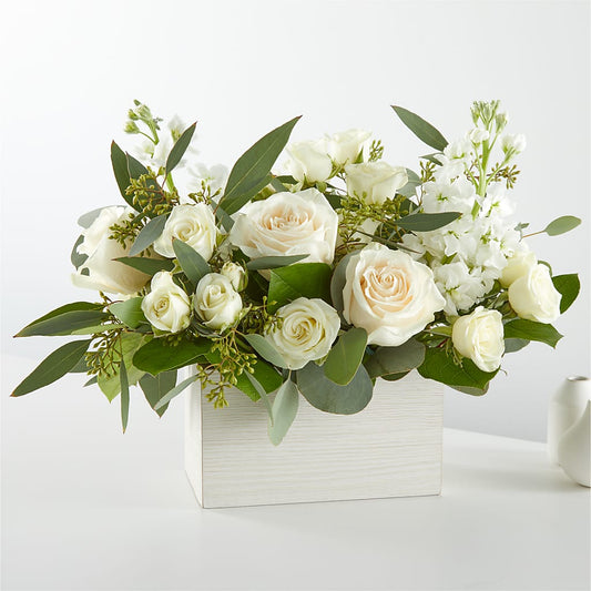 Fresh Linen Box Bouquet – DE VARS-PHILLIPS FLORISTS & ANTIQUES, Hartford CT